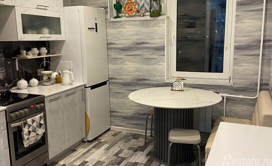 Продажа 2-комн квартиры на вторичном рынке Школьная улица,  д. 126 к2