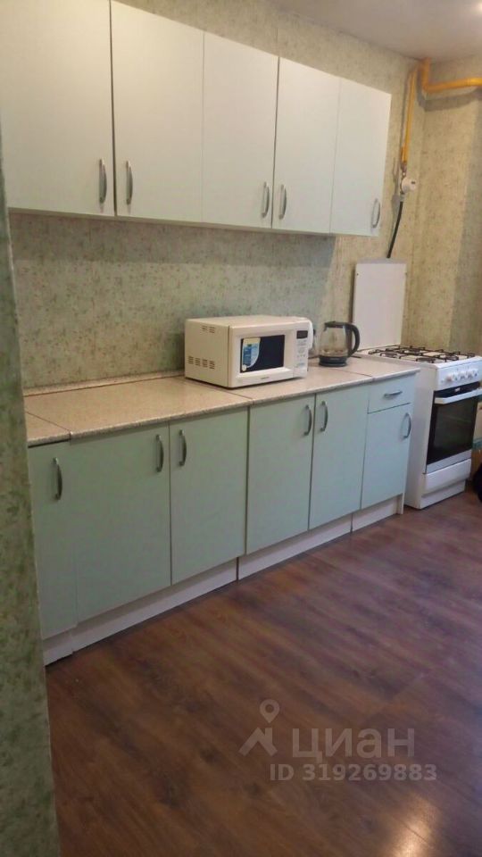 Продажа 1-комн квартиры на вторичном рынке Имени Свердлова пгт, проезд Западный, 11Ак1