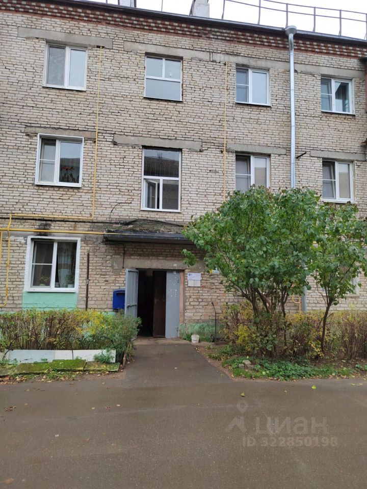 Продажа 3-комн квартиры на вторичном рынке пос. Заречный, 10