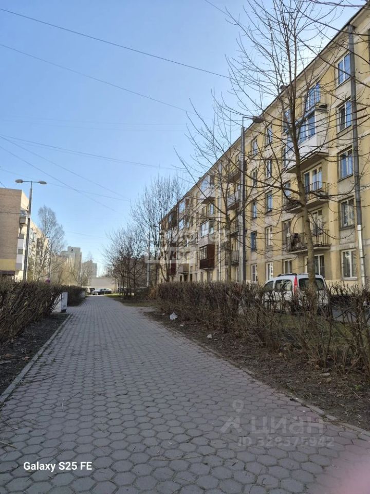 Продажа 3-комн квартиры на вторичном рынке Варшавская улица, 37К2