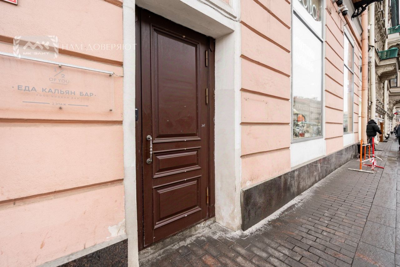 Продажа 4-комн квартиры на вторичном рынке Невский проспект, 81