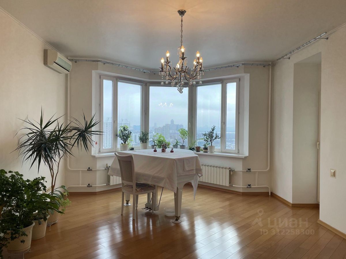 Продажа 3-комн квартиры на вторичном рынке Лодочная улица, 9К1