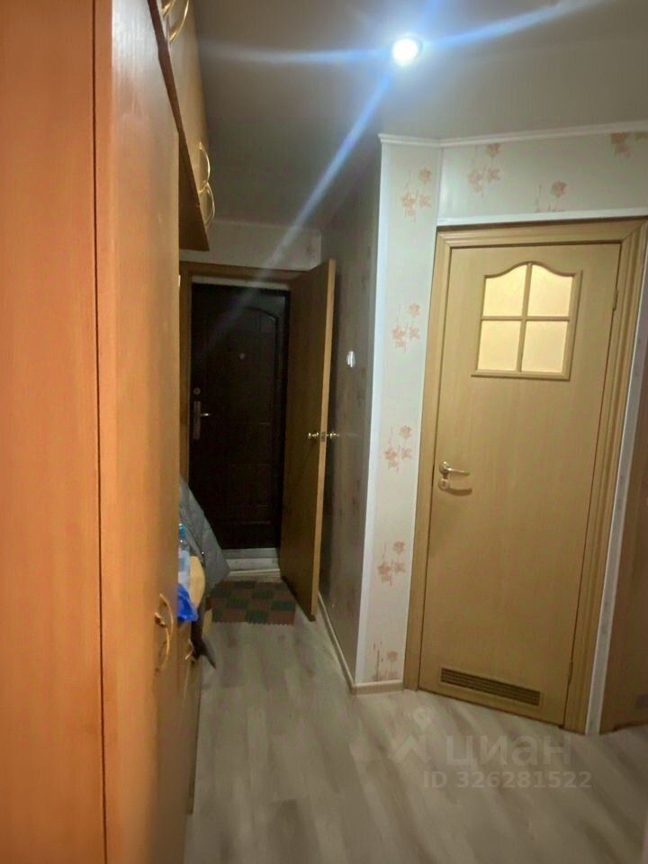 Продажа 2-комн квартиры на вторичном рынке Кириши, проспект Героев, 5