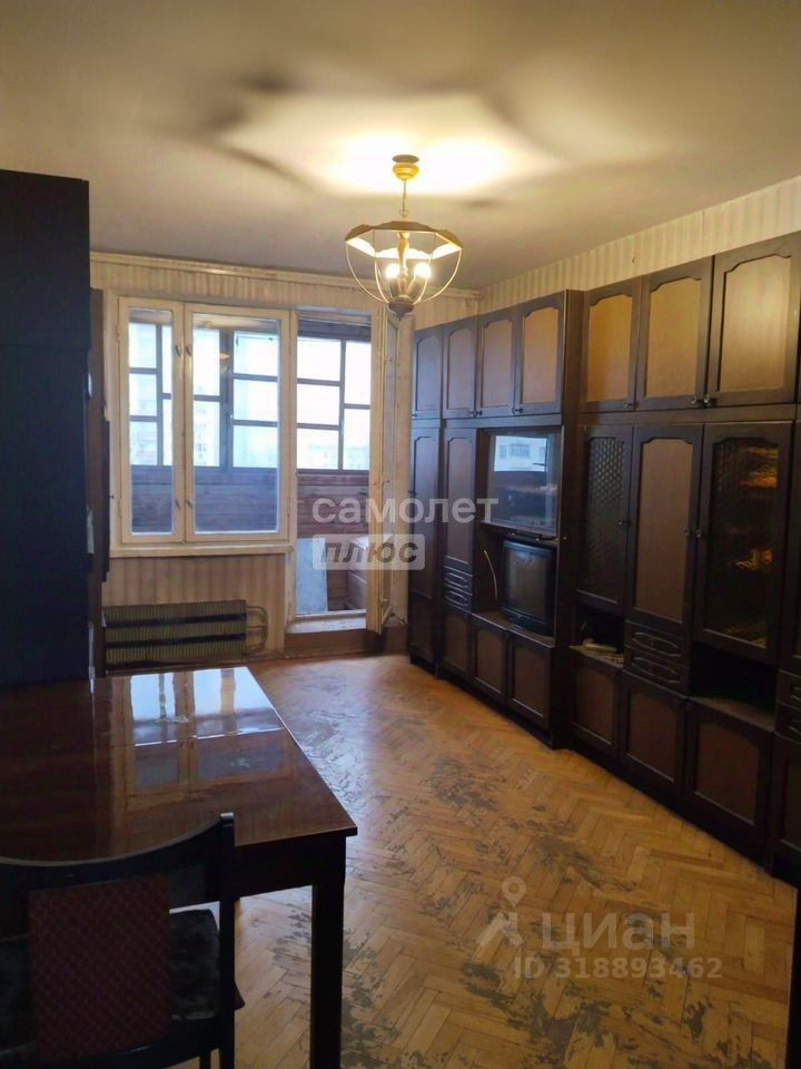 Продажа 3-комн квартиры на вторичном рынке Азовская улица, 4