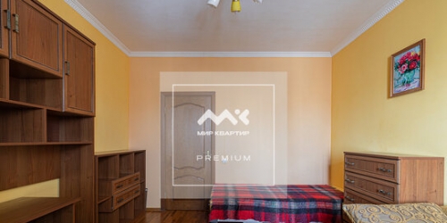 3-комн квартира ул Ленсовета,  д. 88