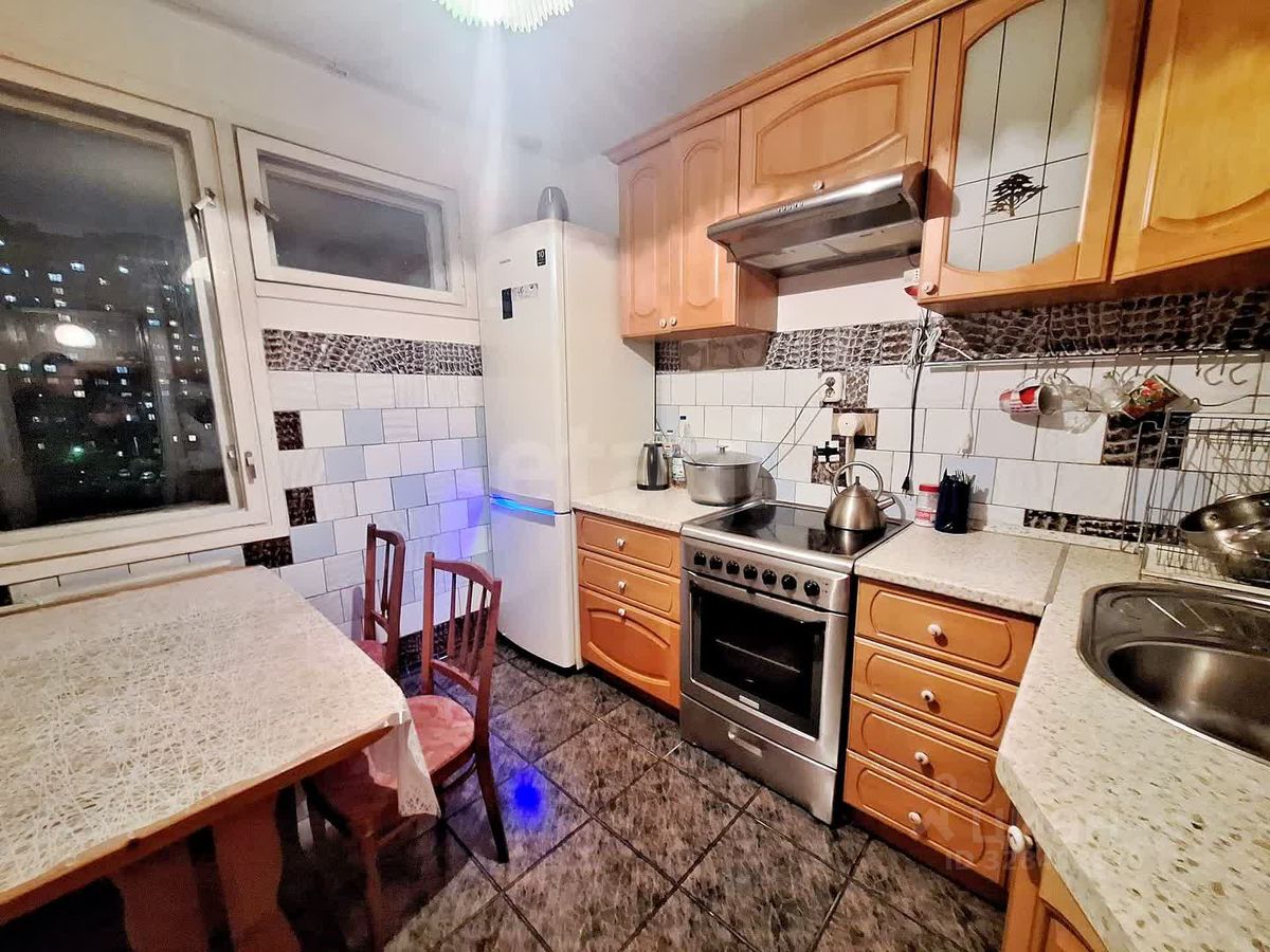 Продажа 3-комн квартиры на вторичном рынке Школьная улица, 126к2