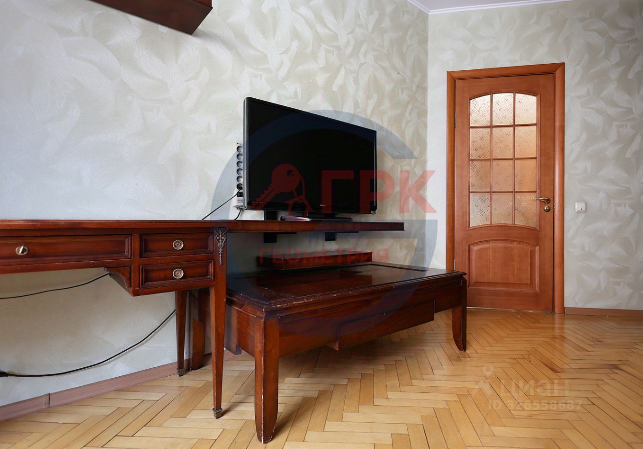 Продажа 2-комн квартиры на вторичном рынке улица Климашкина,  д. 9