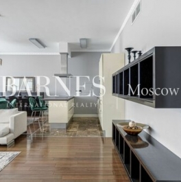 Аренда 3-комн квартиры на вторичном рынке Колобовский 1-й пер,  д. 14