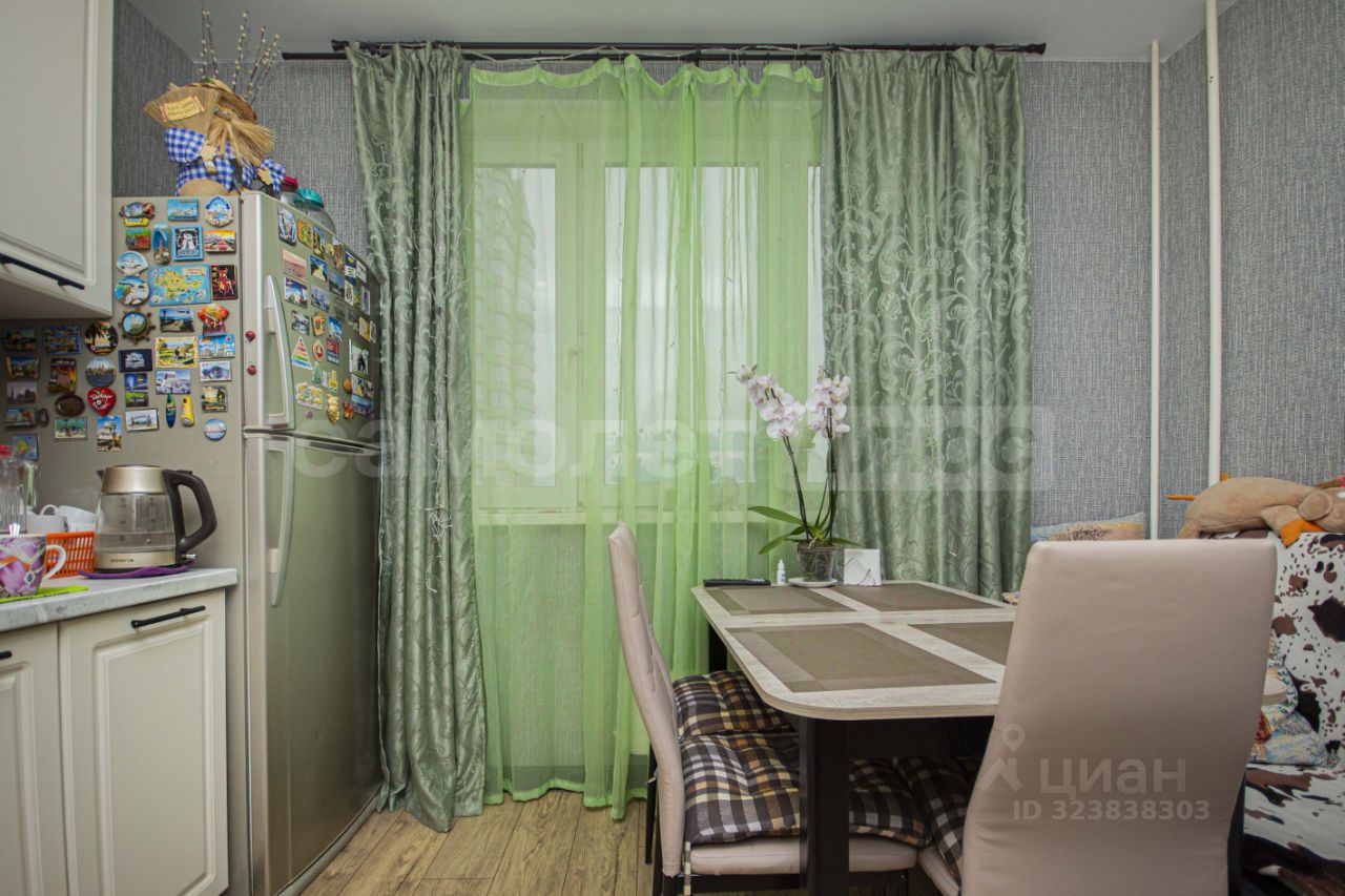 Продажа 3-комн квартиры на вторичном рынке Осенний бульвар, 15