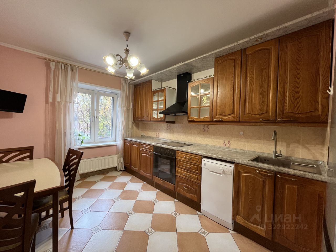 Аренда 3-комн квартиры на вторичном рынке Беломорская улица, 1