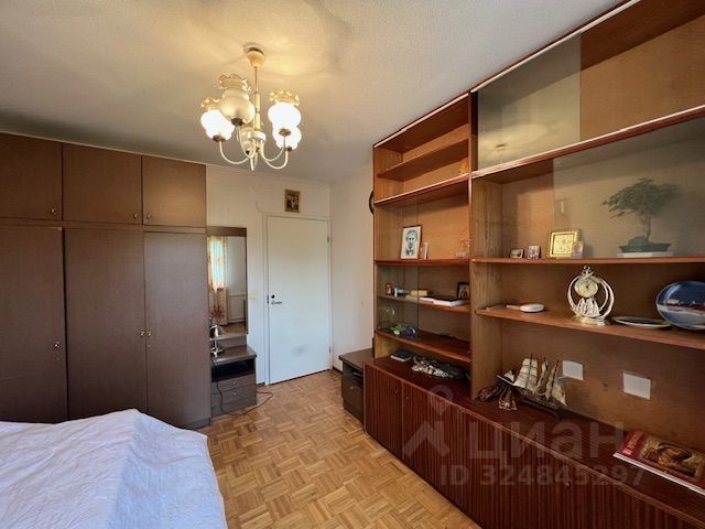 Продажа 3-комн квартиры на вторичном рынке Южный мкр, улица Аэропортовская, 7