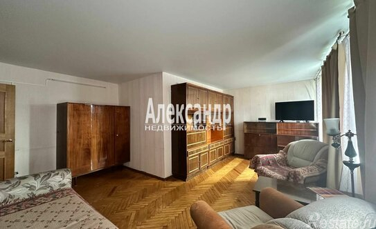 Продажа 2-комн квартиры на вторичном рынке Бестужевская улица,  д. 81