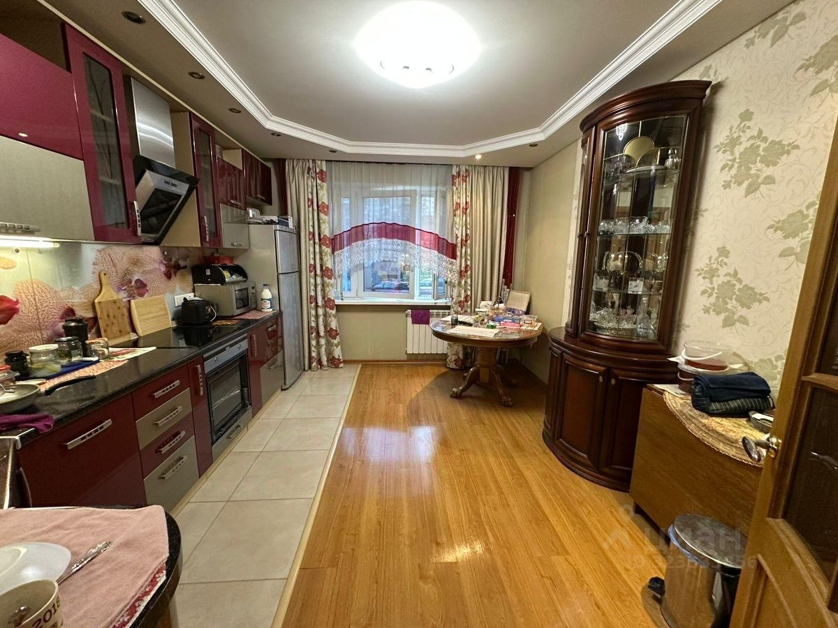 Продажа 3-комн квартиры на вторичном рынке проспект Наставников, 41К1