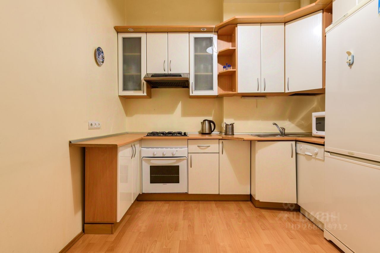 Аренда 4-комн квартиры на вторичном рынке Стремянная улица, 13