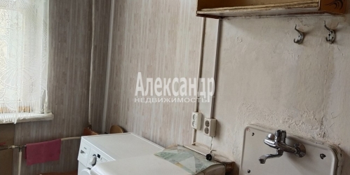 Комната Петергоф г., Эрлеровский бул. ,  д. 4