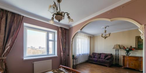 4-комн квартира Орбели ул,  д. 19