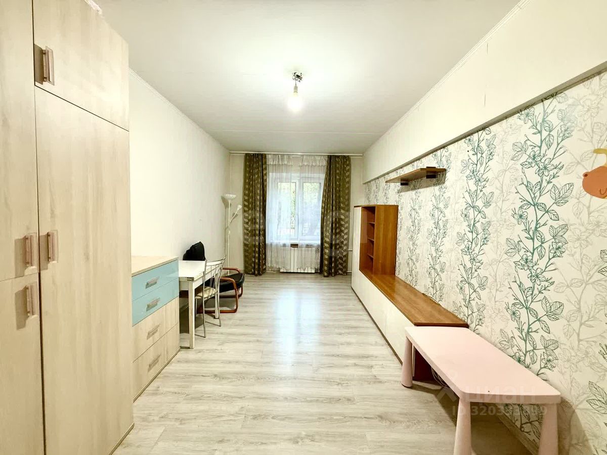 Продажа 4-комн квартиры на вторичном рынке Волжский бульвар, 30