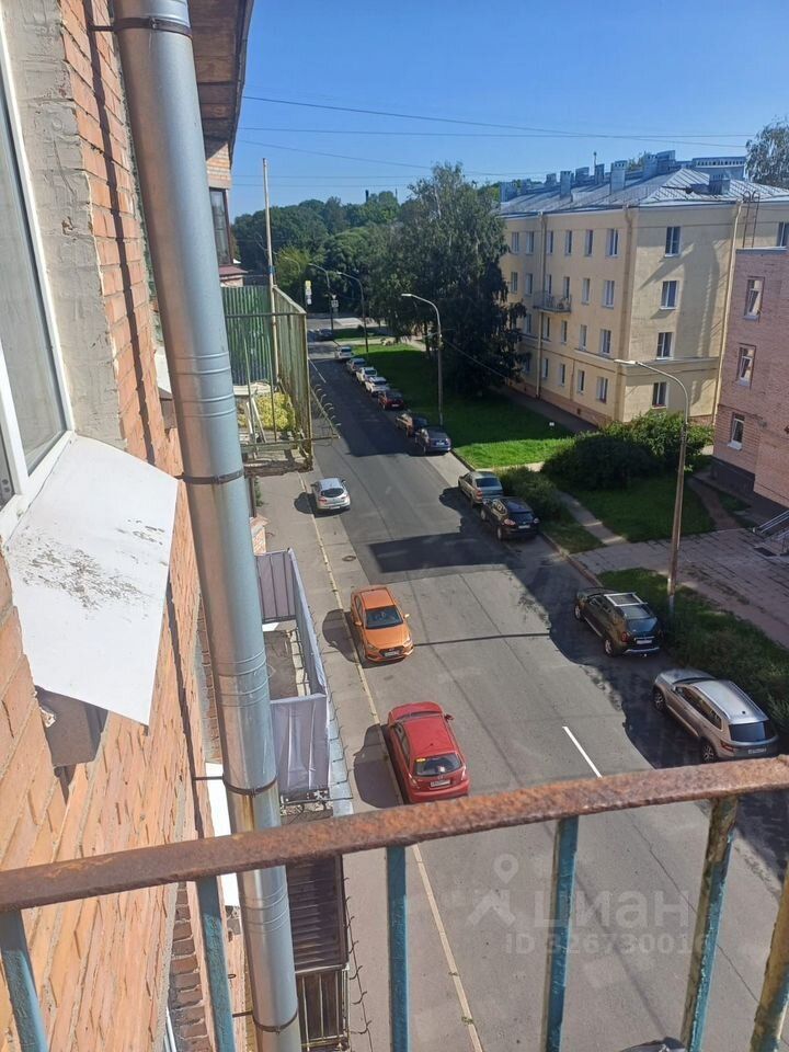 Продажа 3-комн квартиры на вторичном рынке Кронштадт, улица Мануильского, 41