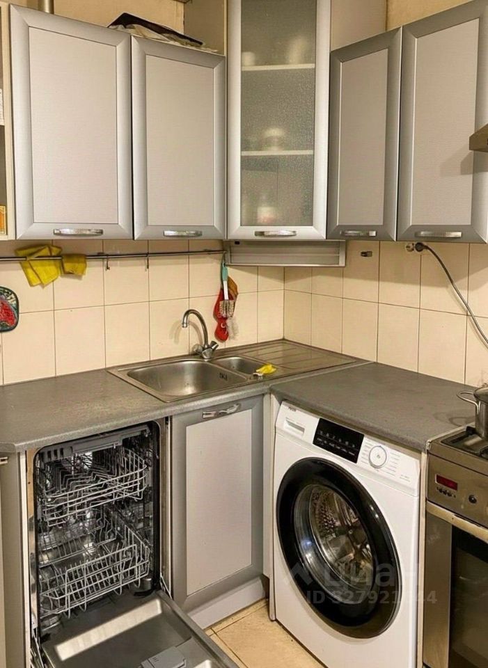 Продажа 3-комн квартиры на вторичном рынке Сертолово, улица Ветеранов, 3