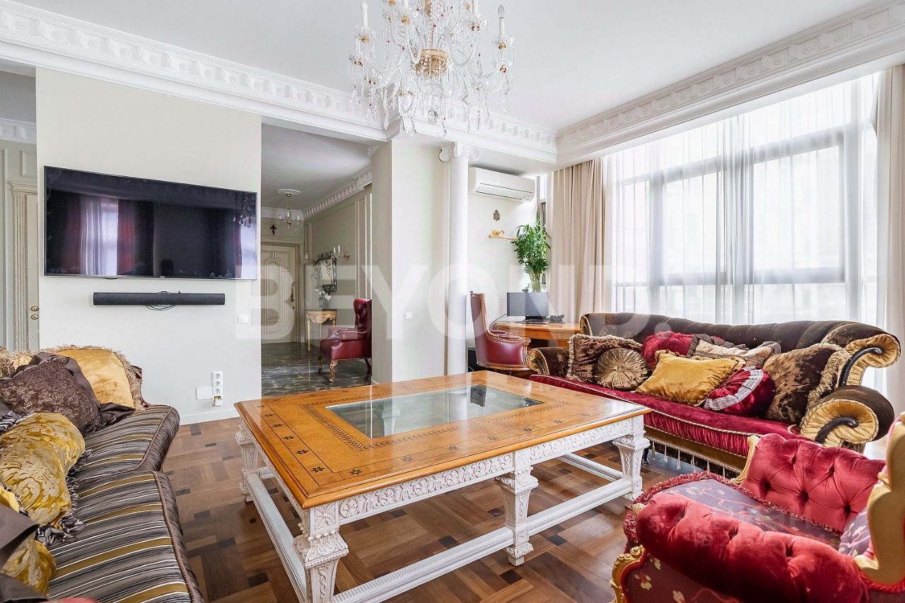 Продажа 6-комн квартиры на вторичном рынке Морской проспект, 24