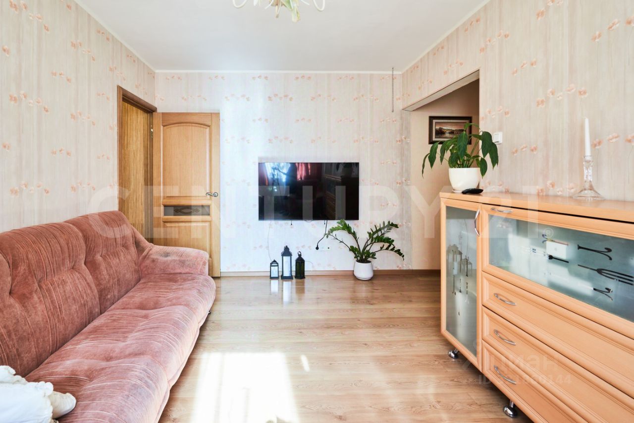 Продажа 3-комн квартиры на вторичном рынке улица Маршала Захарова, 35К2