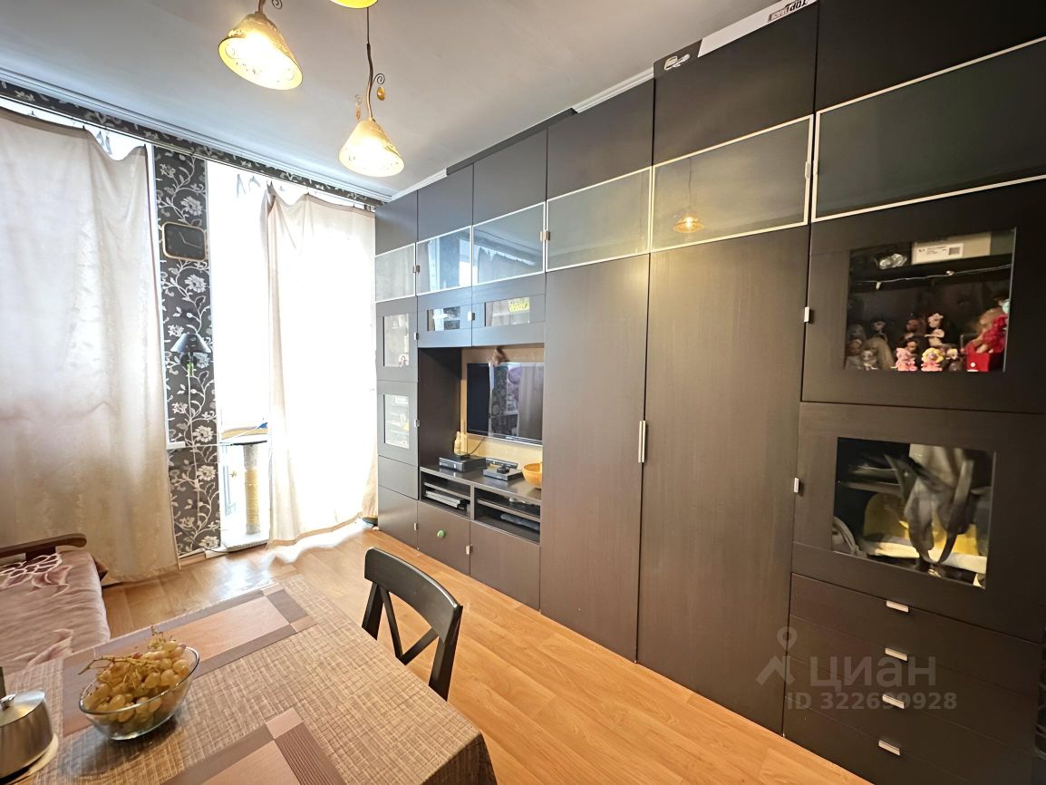 Продажа 4-комн квартиры на вторичном рынке Болотниковская улица, 1К2