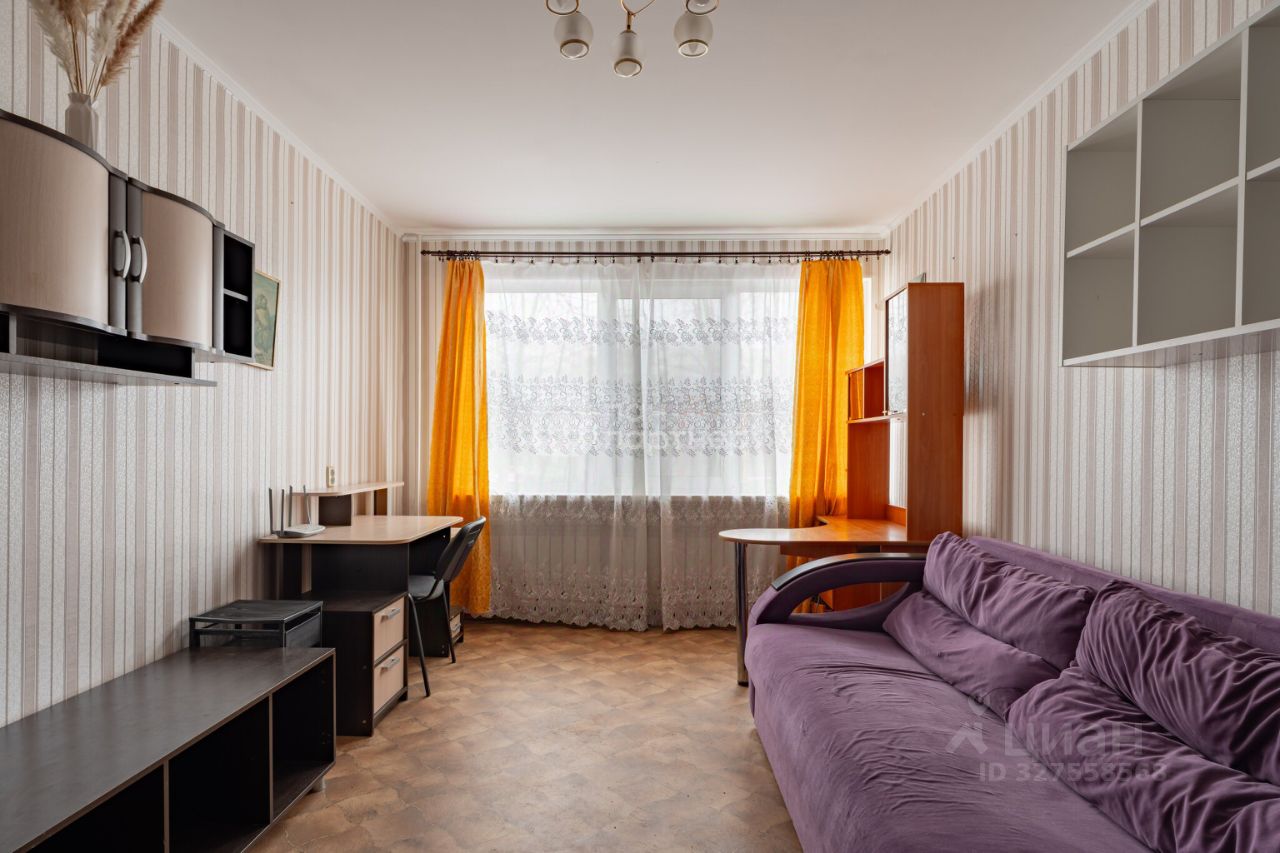 Продажа 3-комн квартиры на вторичном рынке улица Тамбасова, 4к2Б