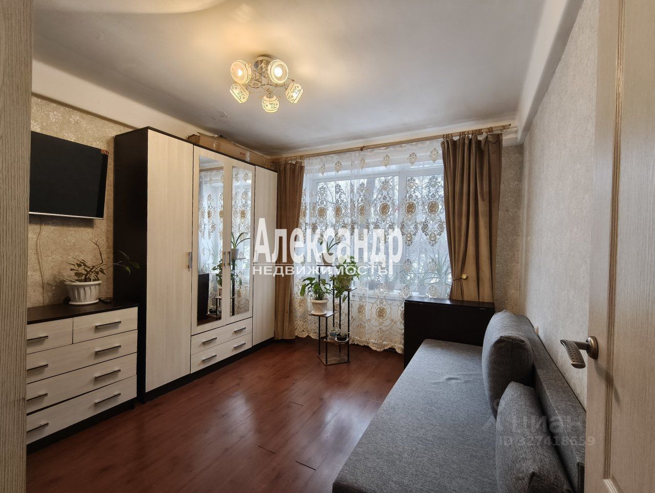 Продажа 1-комн квартиры на вторичном рынке Петра Смородина ул,  д. 20