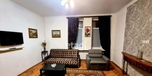 3-комн квартира улица Варвары Петровой,  д. 8