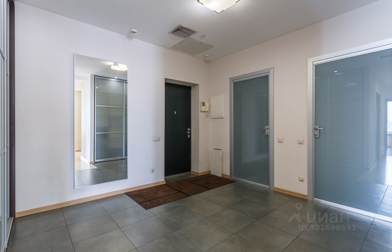 Продажа 4-комн квартиры на вторичном рынке Мосфильмовская улица, 70к1