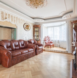 Продажа 4-комн квартиры на вторичном рынке улица Грекова,  д. 5