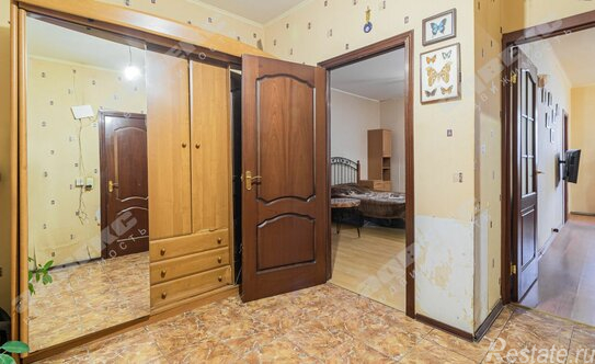 Продажа 4-комн квартиры на вторичном рынке Просвещения пр-кт,  д. 14 к4