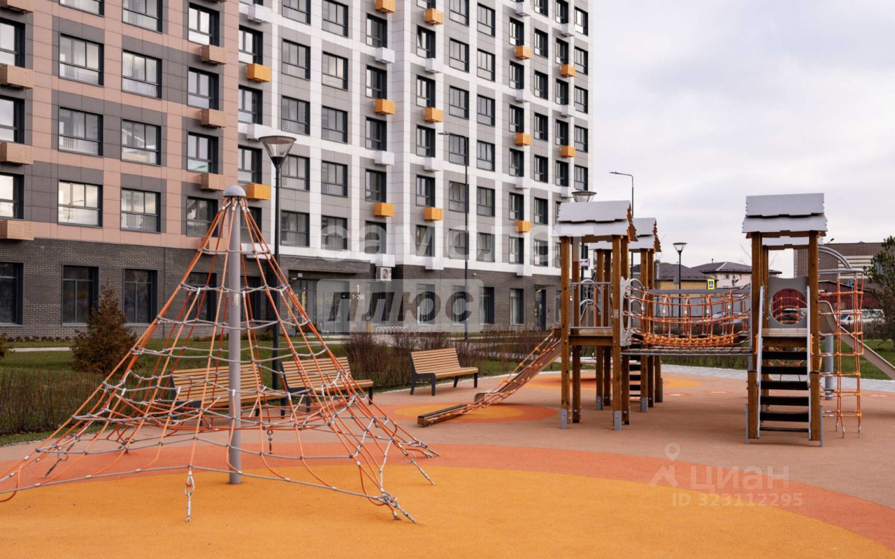 Продажа 2-комн квартиры на вторичном рынке пос. Развилка, 52к1