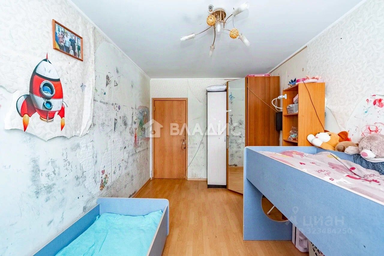Продажа 3-комн квартиры на вторичном рынке улица Добровольцев, 18