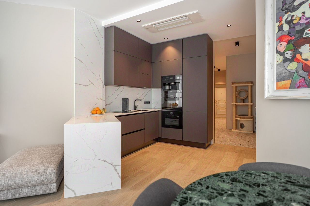 Продажа 4-комн квартиры на вторичном рынке Пионерская улица, 50