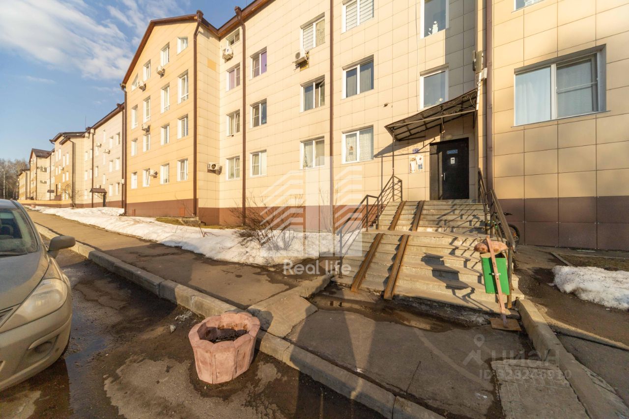 Продажа 2-комн квартиры на вторичном рынке Горки Ленинские пгт, проезд Южный, 11к1