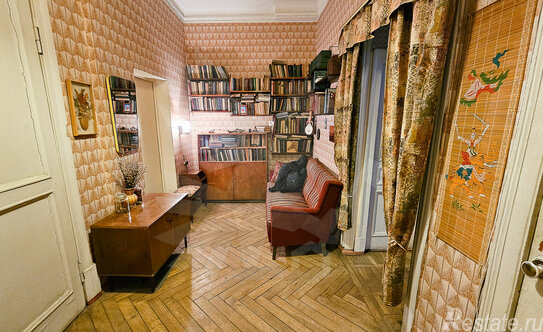 Продажа 3-комн квартиры на вторичном рынке Трехсвятительский Б. пер,  д. 1