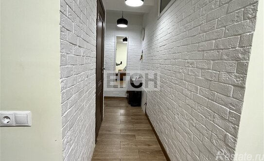 Продажа 2-комн квартиры на вторичном рынке 60-летия Октября пр-кт,  д. 18,  к. 1