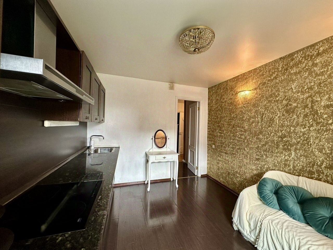 Продажа 2-комн квартиры на вторичном рынке Богатырский проспект, 57к1В