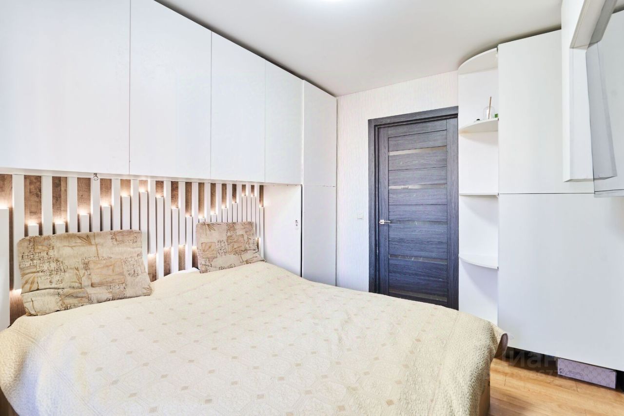 Продажа 3-комн квартиры на вторичном рынке проспект Кузнецова, 17