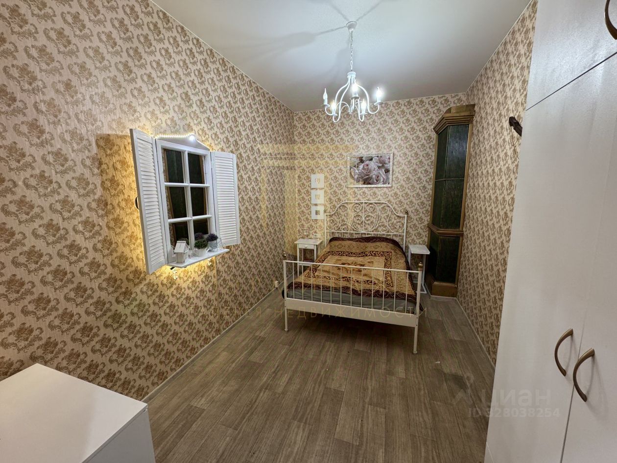 Продажа 4-комн квартиры на вторичном рынке Гороховая улица, 32