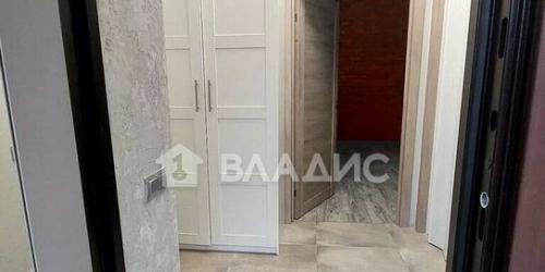 3-комн квартира ул Комдива Орлова,  д. 4