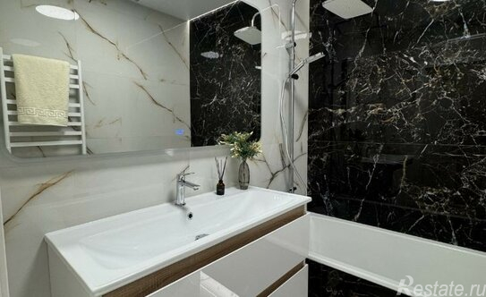 Продажа 2-комн квартиры на вторичном рынке улица Новаторов,  д. 36 к2