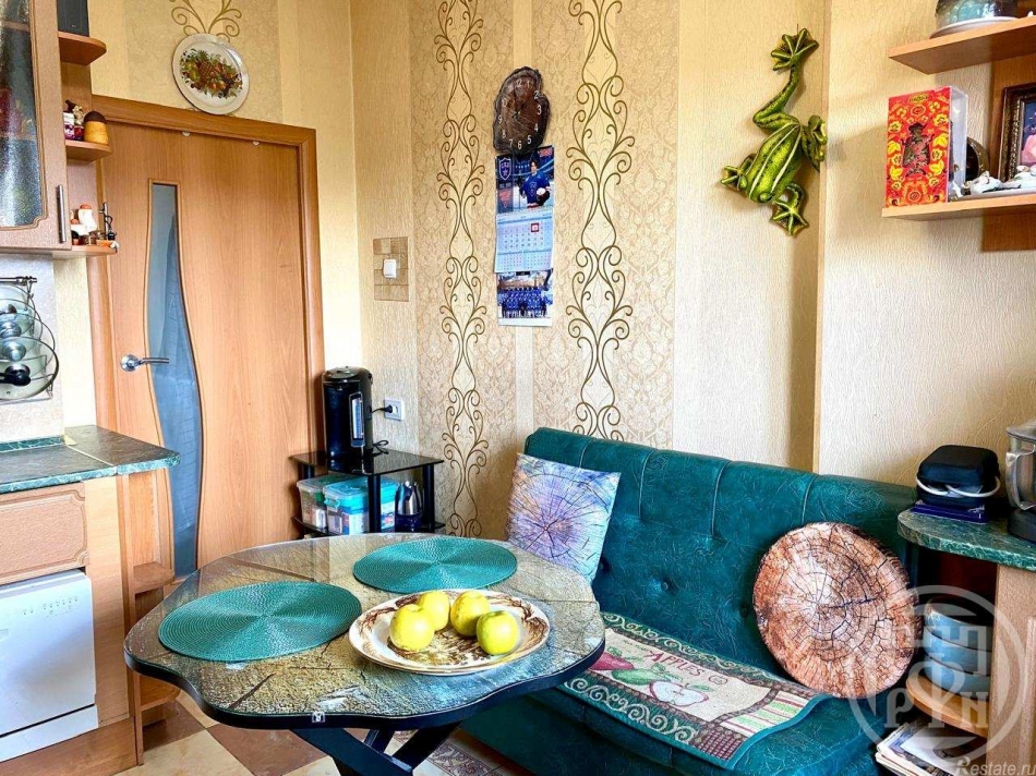 Продажа 2-комн квартиры на вторичном рынке Шушары пос., Центральная (Детскосельский) ул. ,  д. 12