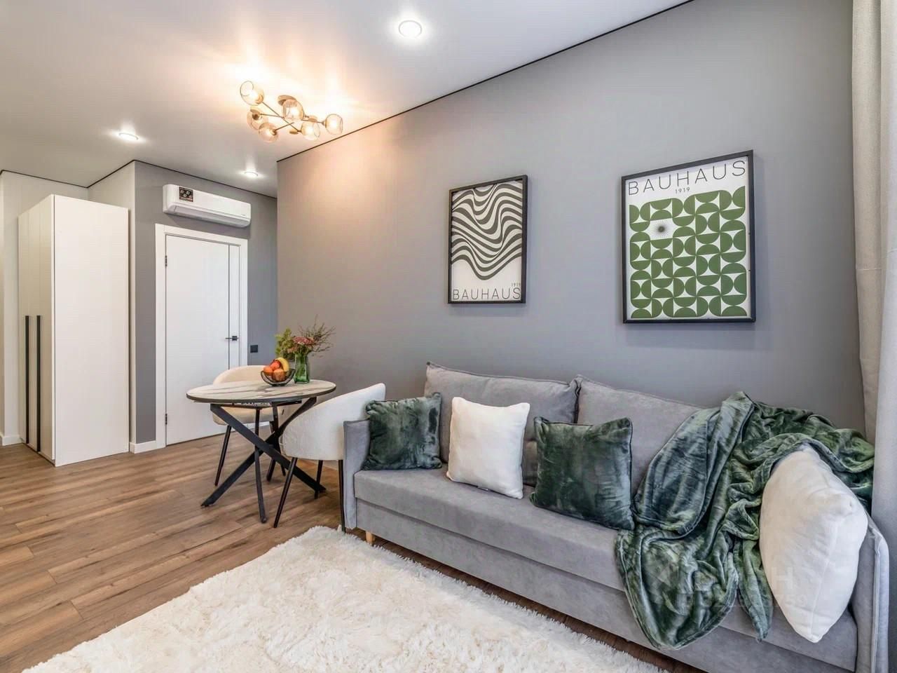 Продажа 2-комн квартиры на вторичном рынке пос. Развилка, 52к2