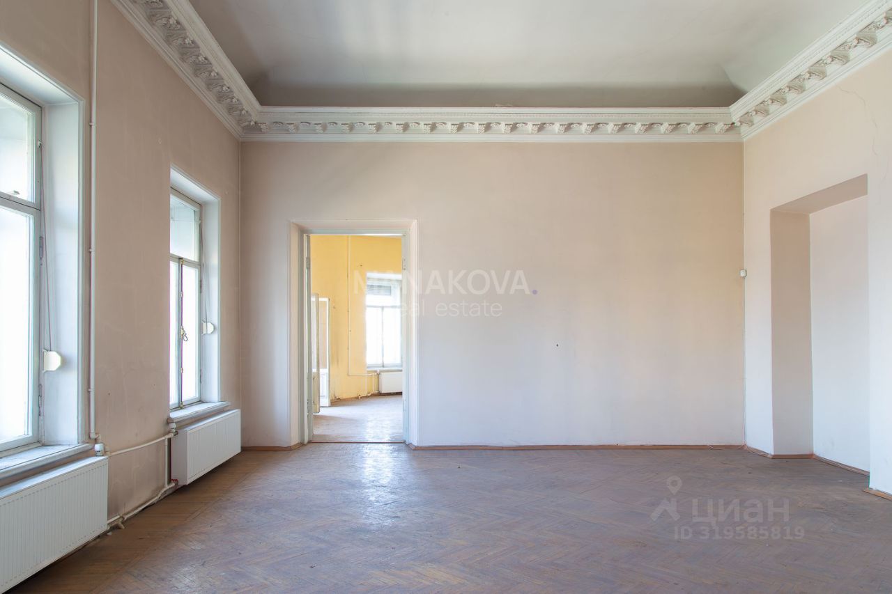 Продажа 6-комн квартиры на вторичном рынке набережная Макарова, 16/2