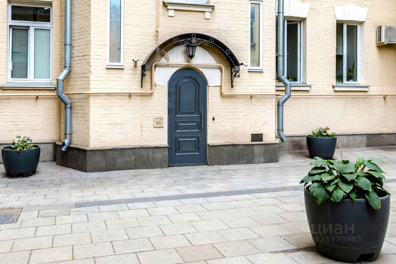 Продажа 4-комн квартиры на вторичном рынке Никитский бульвар, 12