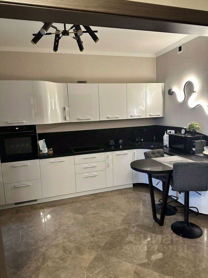 Продажа 3-комн квартиры на вторичном рынке Лазоревый проезд, 1