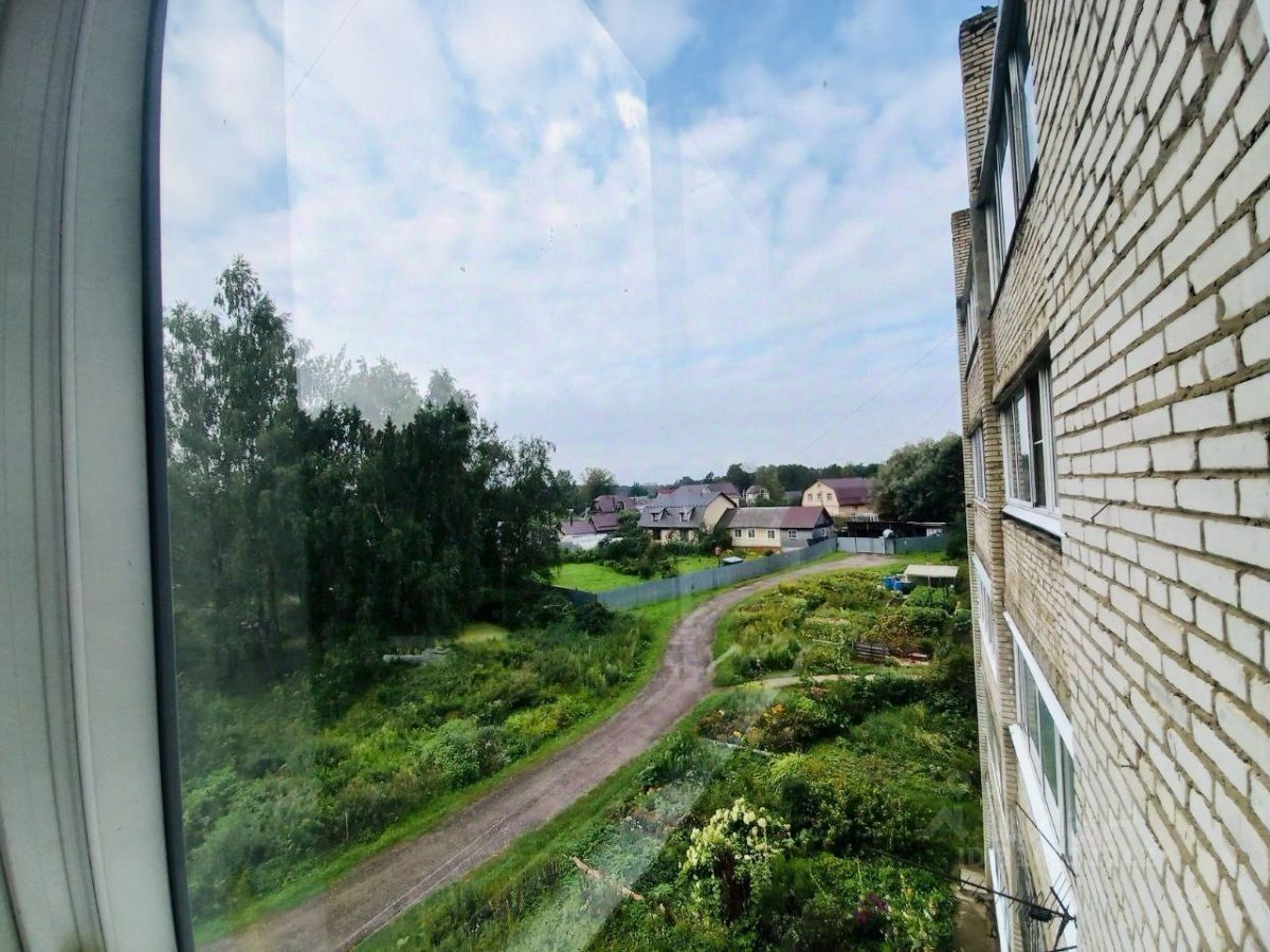 Продажа 1-комн квартиры на вторичном рынке пос. Лесхоза, улица Базисный Питомник,  д. 11