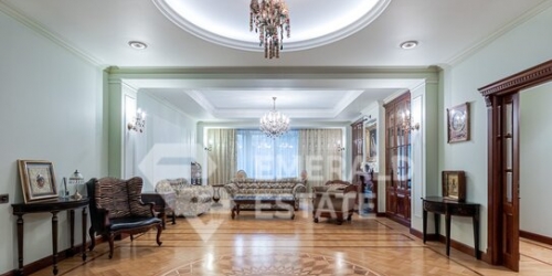 4-комн квартира Неопалимовский 1-й пер,  д. 8